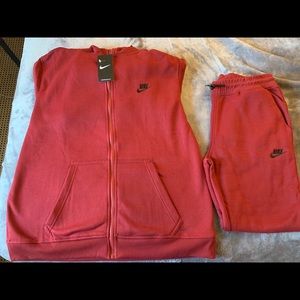 Nike sweatsuit set. Top and bottom included